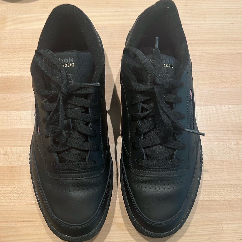 Reebok sneaker. Like new. Men’s size 8.5/41.